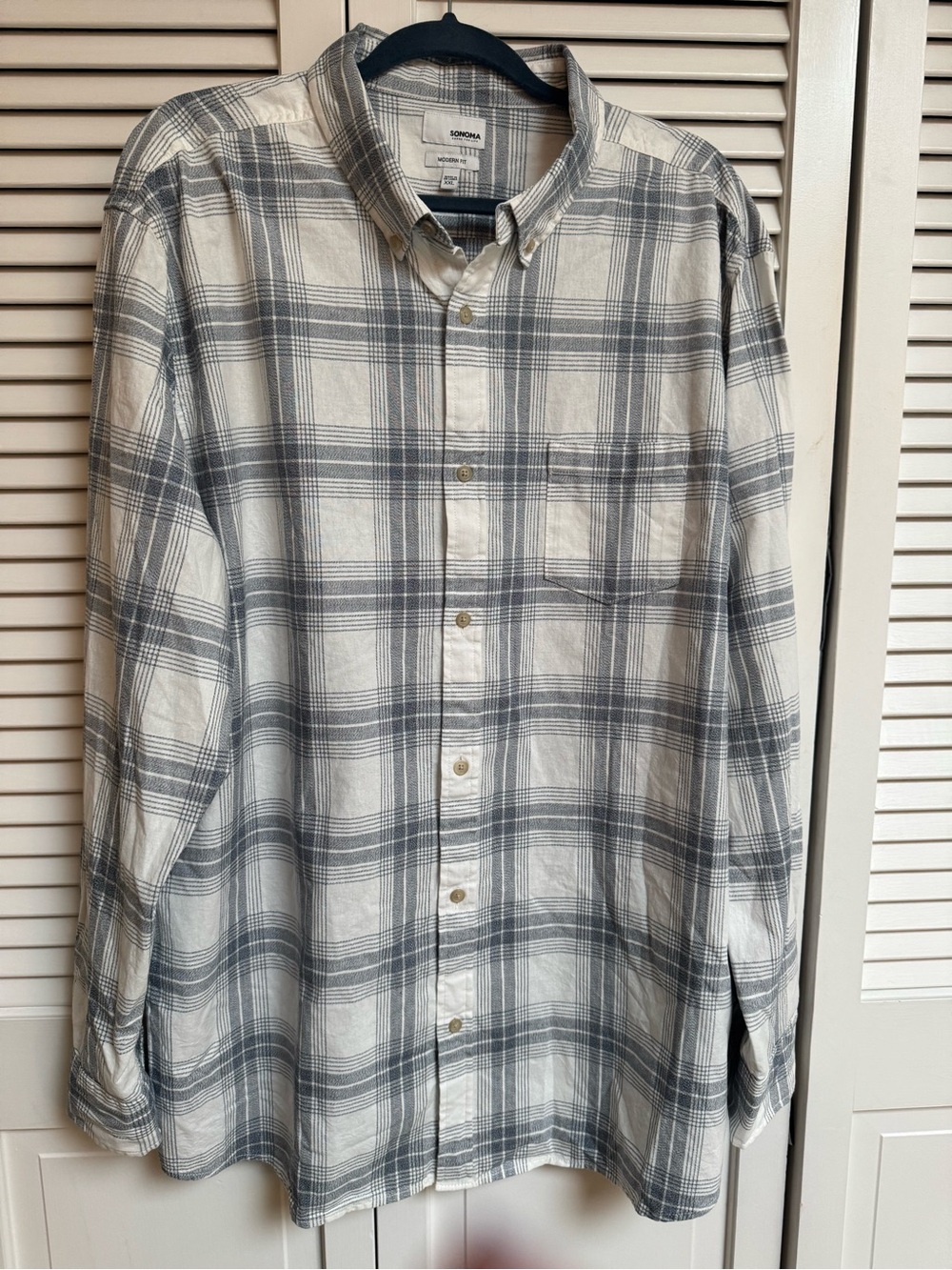 Sonoma Men's Blue and White Plaid Button-Down Shirt size XXL. Like new!